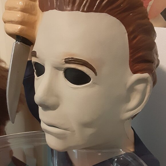 Michael Myers Halloween Greeter - Picture 6 of 15